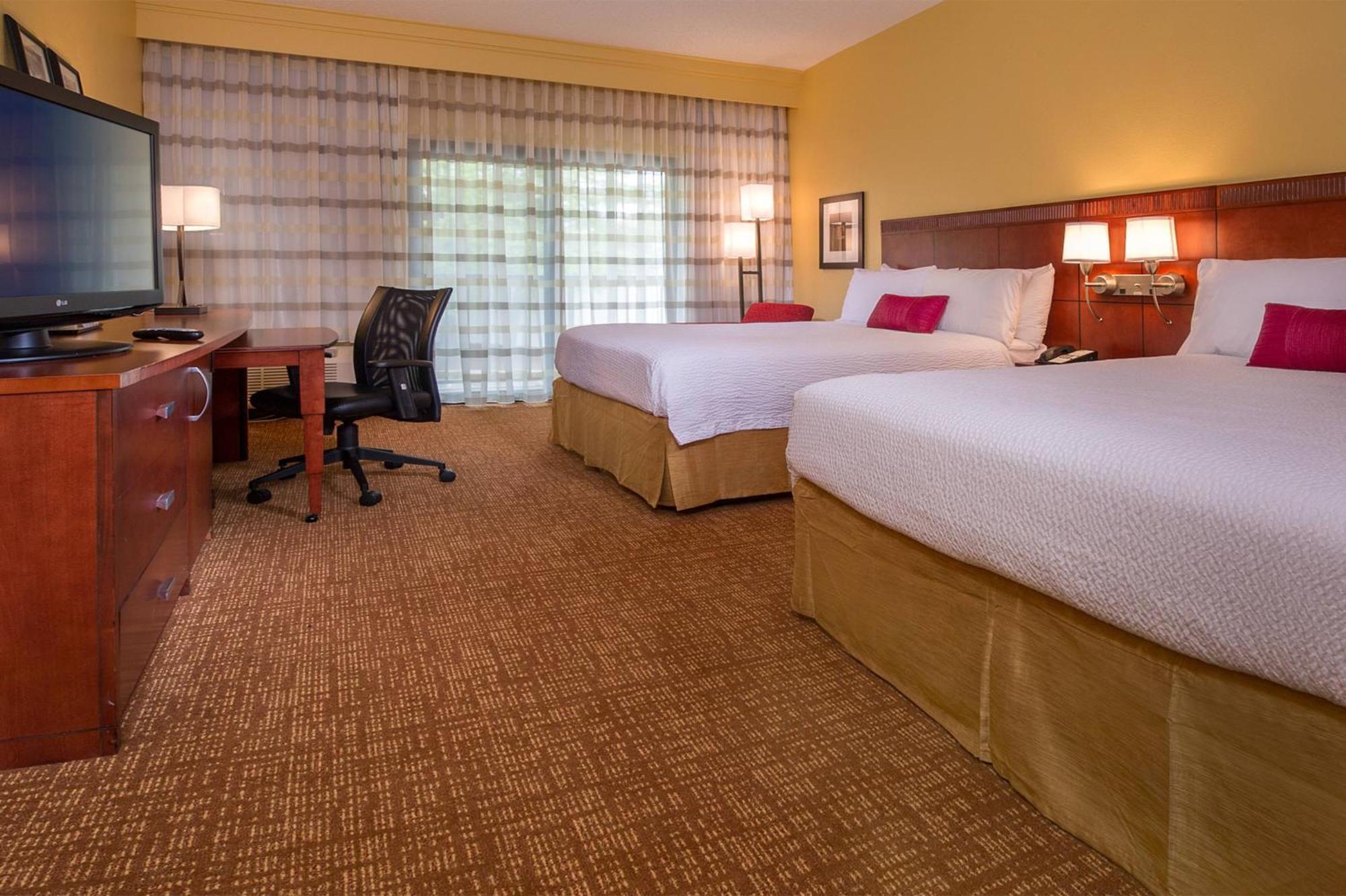Courtyard By Marriott Richmond West