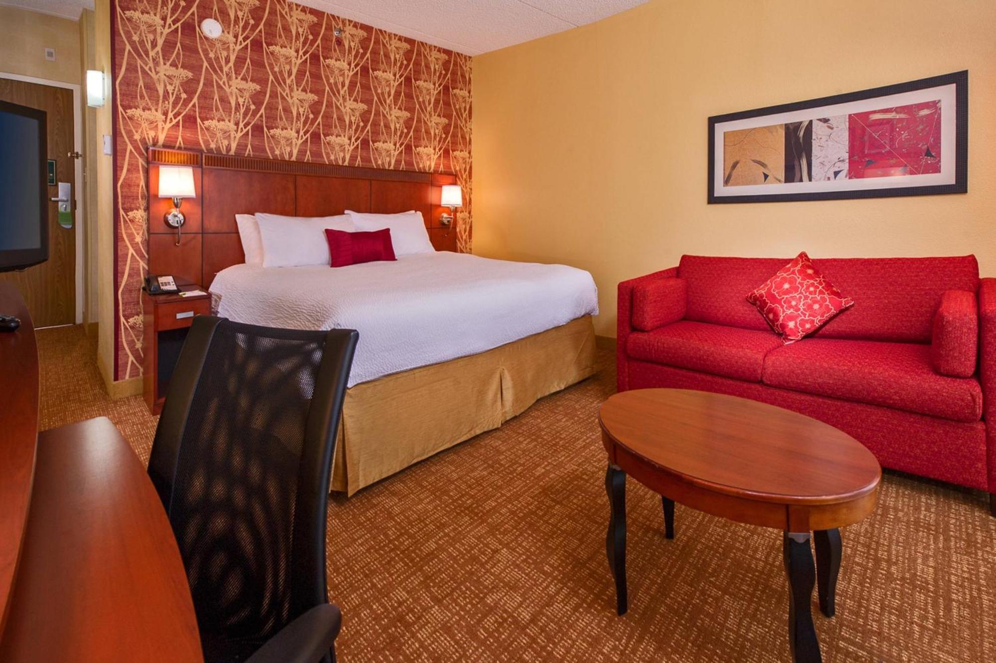 Courtyard By Marriott Richmond West Hotel
