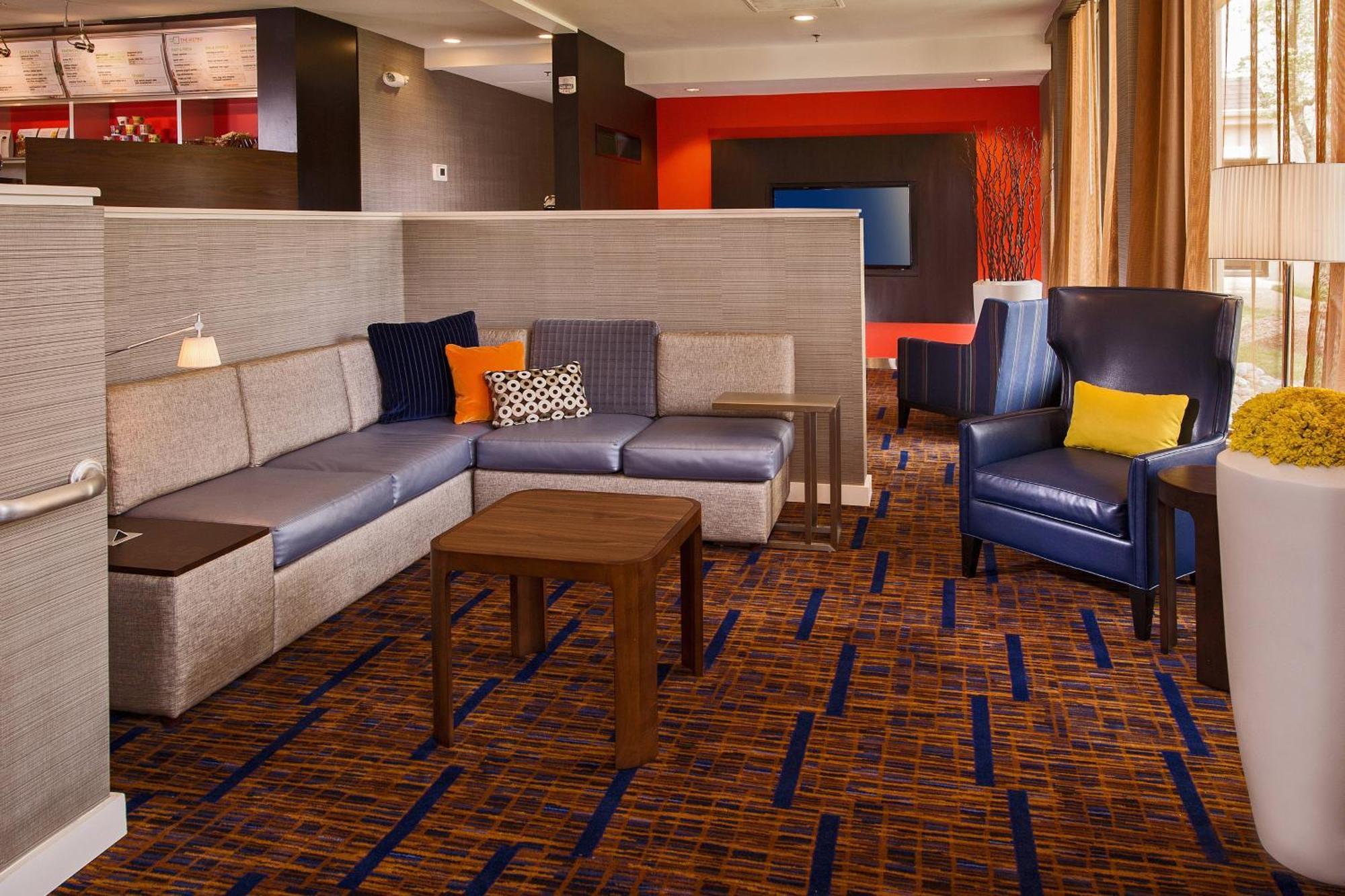 Courtyard By Marriott West