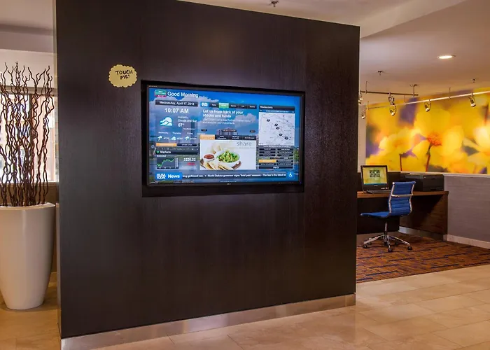Courtyard By Marriott Richmond West