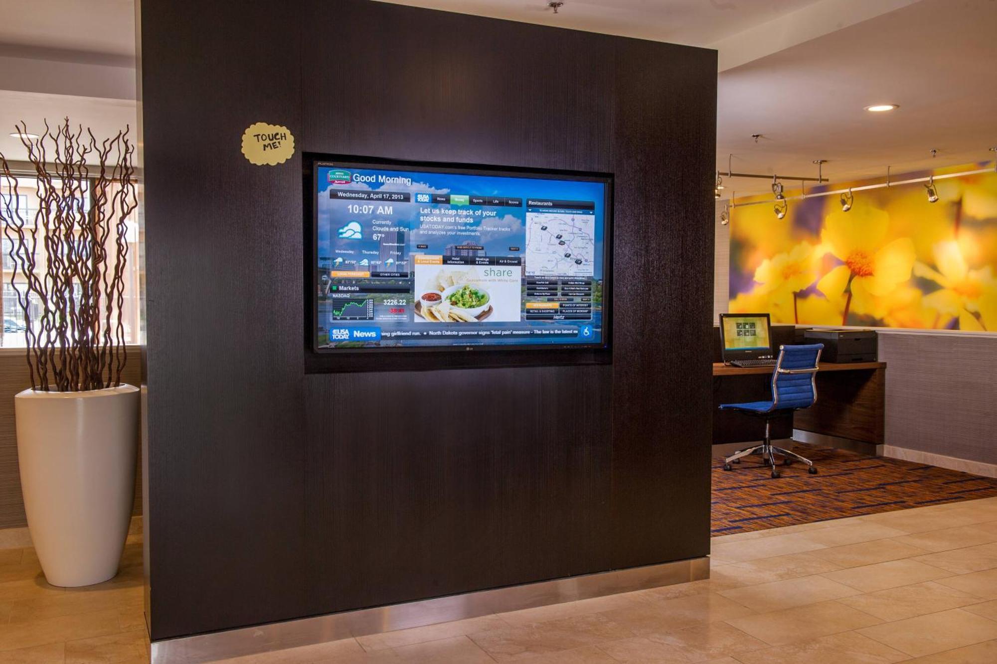 Courtyard By Marriott Richmond West Hotel