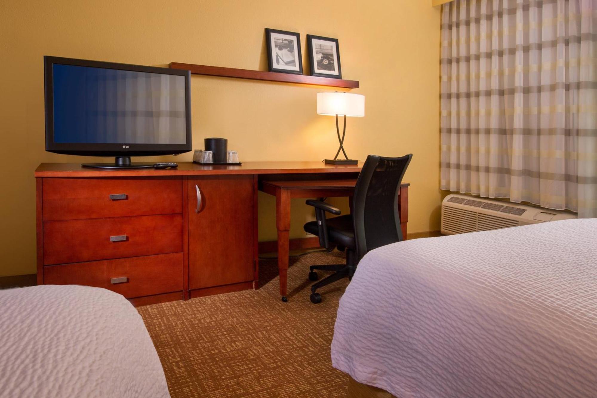 Hotel Courtyard By Marriott Richmond West 3*