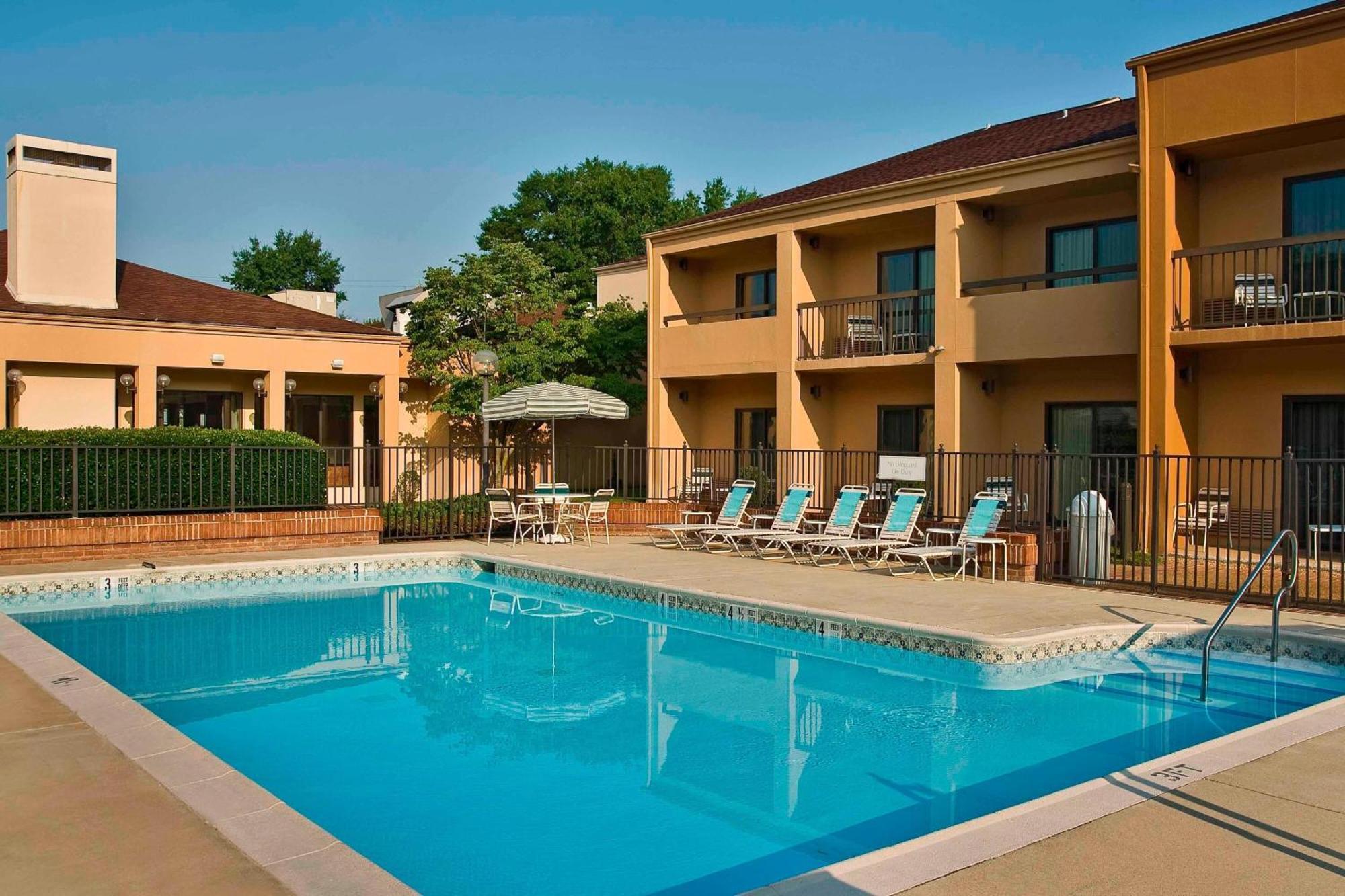 Courtyard By Marriott West Hotel Dumbarton
