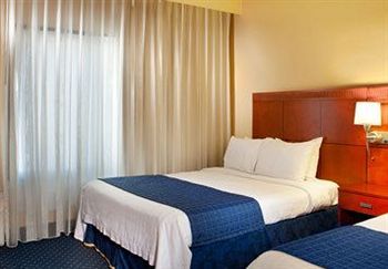 Hotel Courtyard By Marriott Richmond West 3*