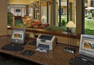 Courtyard By Marriott Richmond West 3*