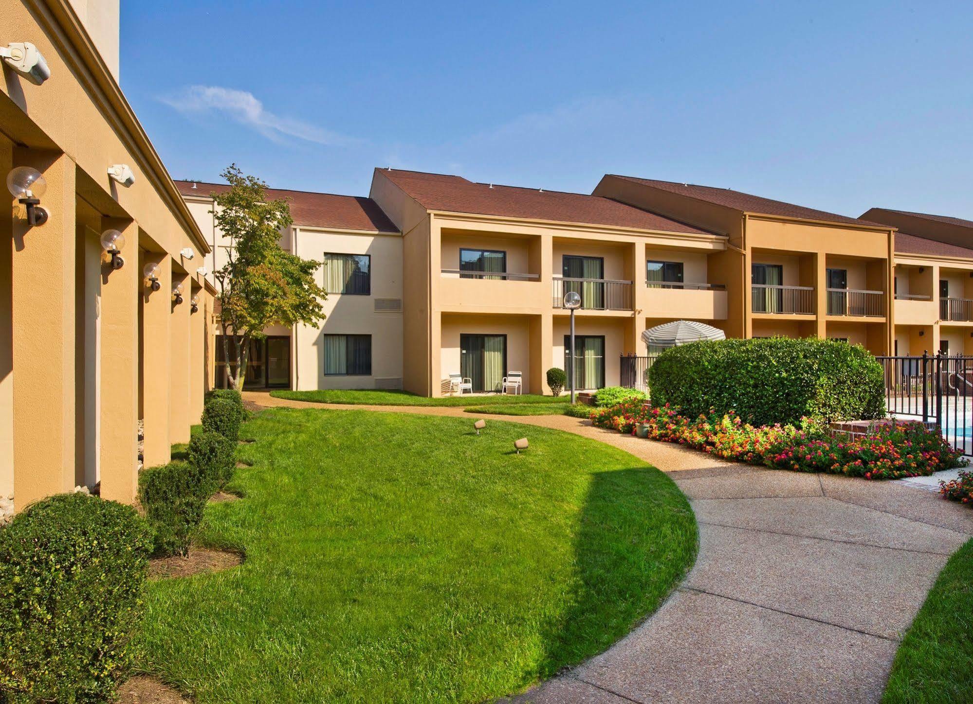 Hotel Courtyard By Marriott Richmond West Dumbarton