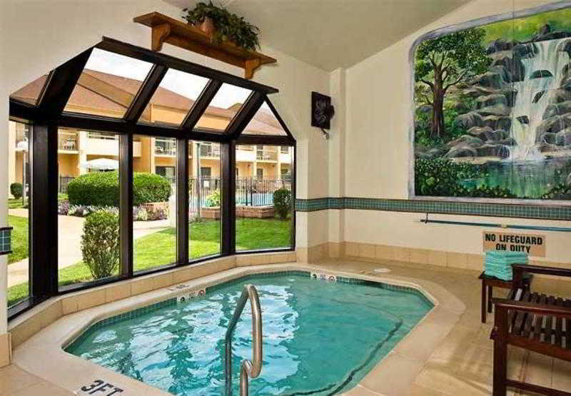 Courtyard By Marriott Richmond West