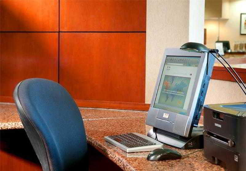 Courtyard By Marriott Richmond West Hotel 3*
