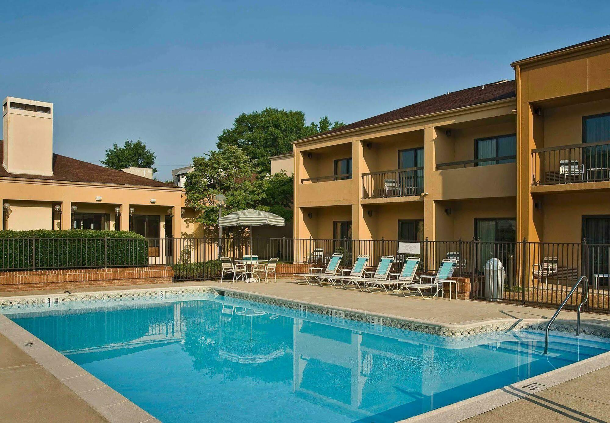 Hotel Courtyard By Marriott West Dumbarton